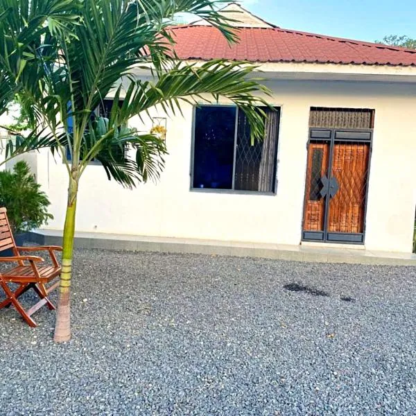 Tulivu House -2bedroom vacation home close to the beach, hotel in Dar es Salaam