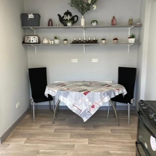 Junes cosy apartment, hôtel à Mayo