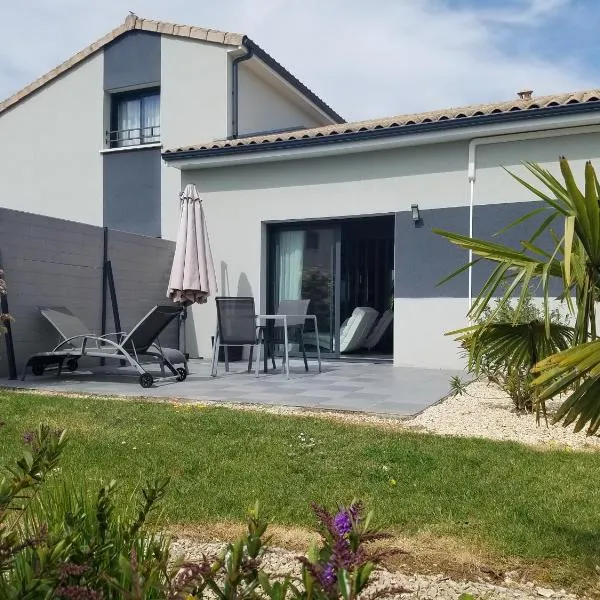 EMLAVIE - Maison familiale OU Loft SPA - à 3km Futuroscope, hotel in Chasseneuil-du-Poitou