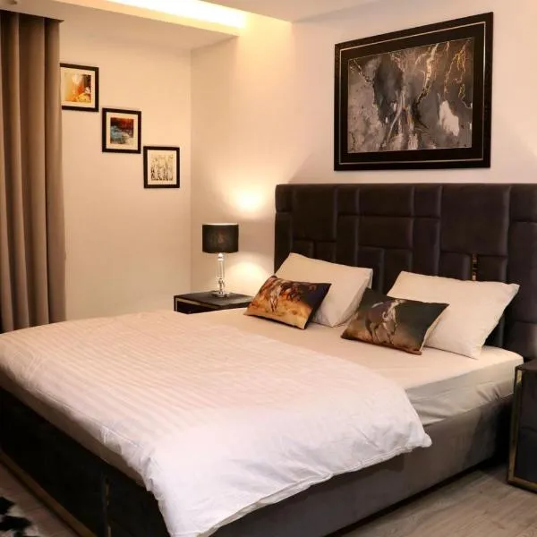 Gold Crest Luxurious Apartment in Lahore、ラホールのホテル