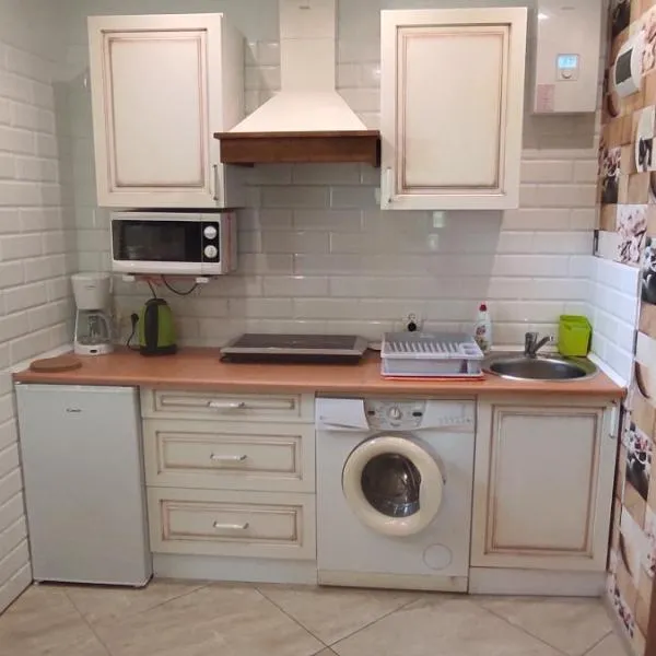 Apartamenty z ogrodem nr 3 studio z tarasem, hotel in Mrągowo