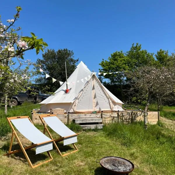 Bowhayes Farm - Camping & Glamping - Bell Tents - Cider Orchard, hotel in Venn Ottery