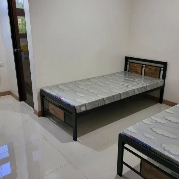 Dormitory near SM and S and R,位于达沃市的酒店