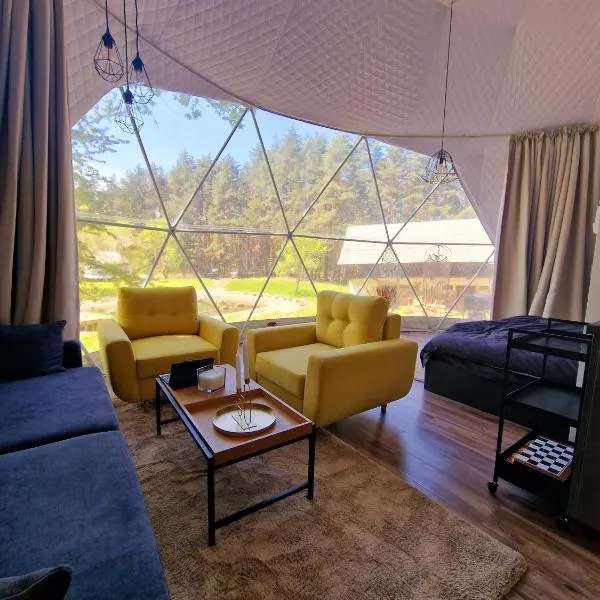 Nomad Domes, hotel v destinaci Rugineşti