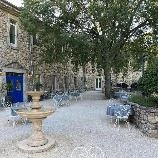 Logis Hôtel Restaurant Le Domaine de l'Eau Vive，位于拉让提耶尔的酒店