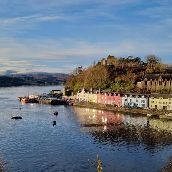 Pink House Skye, hotel in Portree