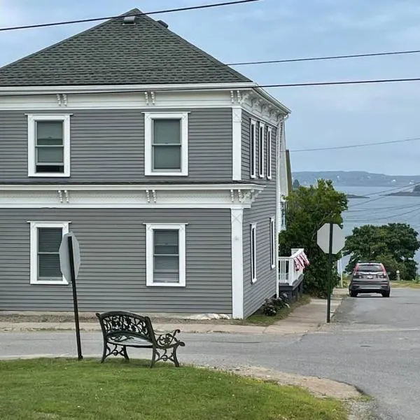 Updated Historic Water St 2 Bdr, 2 Bath apartment., hotel Eastportban