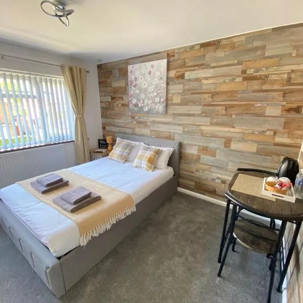 Gatwick Deluxe En-suite Rooms, hotel di Horley