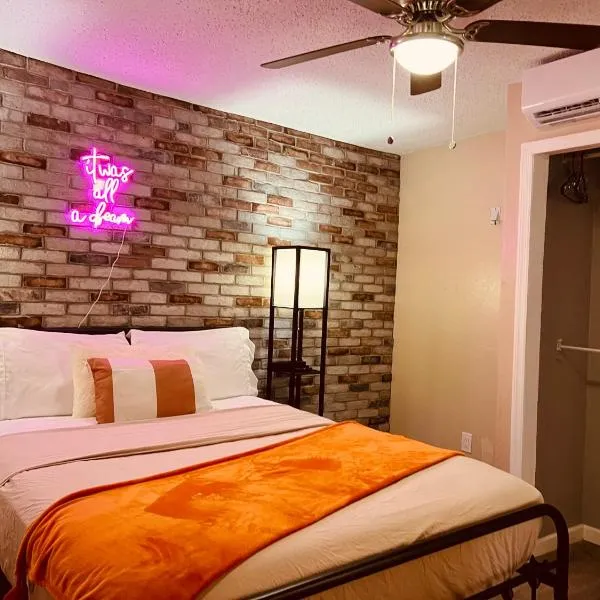 Apartment near TPA Airport, отель в Тампе