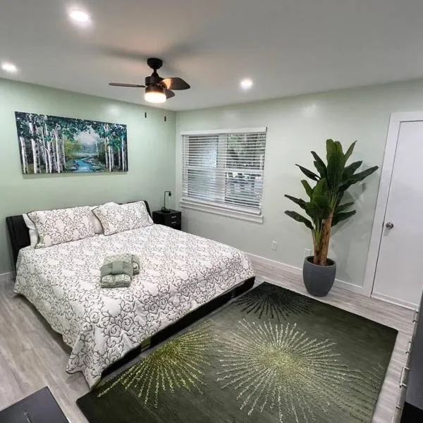 Tranquility in paradise- 2 bedroom villa w/parking, hotel in Hilton Head Island