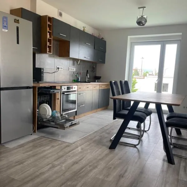 Komfortné bývanie s garážou - parkovaním, khách sạn ở Žilina