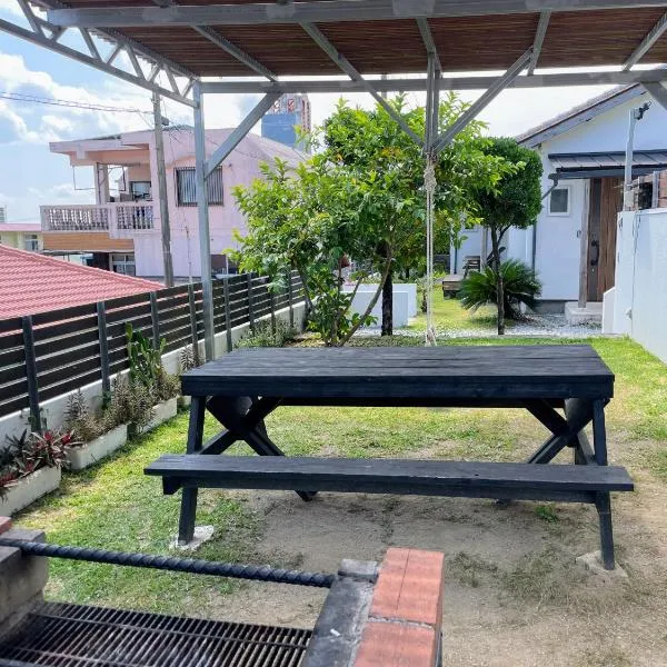 マムヴィッラIn平安座島の一軒家, hôtel à Henza