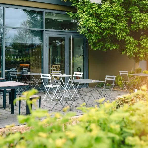 Hôtel Akena Reims Bezannes, hotel in Reims