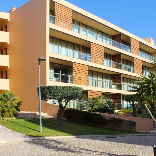 Herdade dos Salgados 2 Bedrooms T2-12A-1D is located next to the entrance of Vila das Lagoas Albu