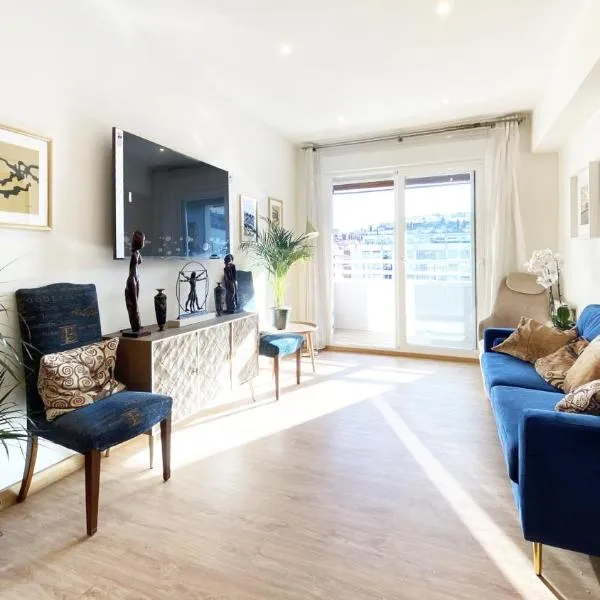 Paradise Luxurious apartment, 3 double rooms for 6 guests, 4 beds, terrace, jacuzzi, free parking, new, hotel a San Sebastián