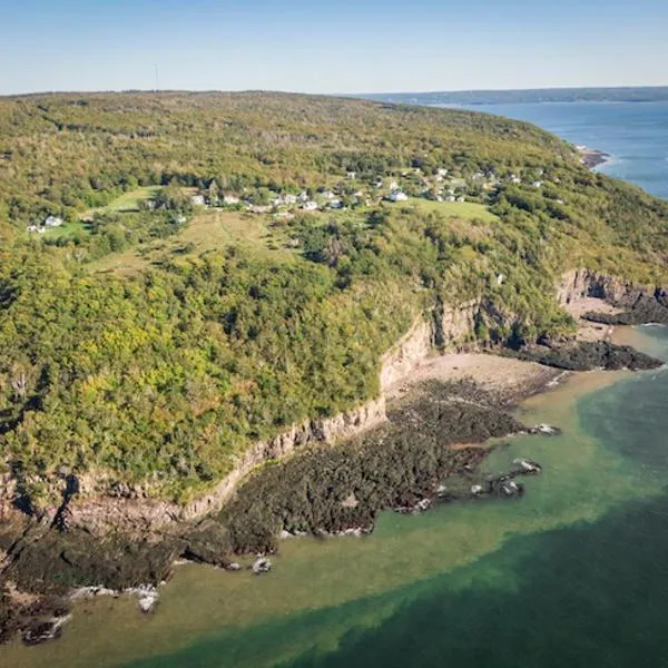 MareGold Centre - Juniper Cabin and Rose Cabin, hotel in Victoria Beach 