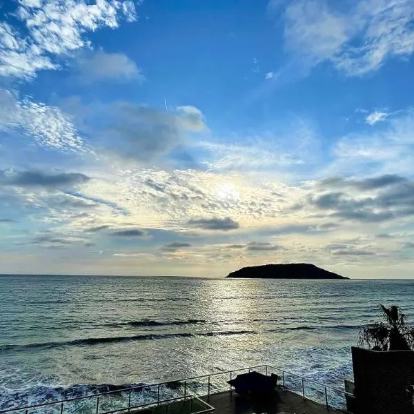 Tramonto, a Beachfront Bliss!, hotel in Mazatlán