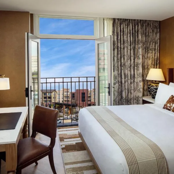 The Benson Hotel & Faculty Club, hotel sa Aurora