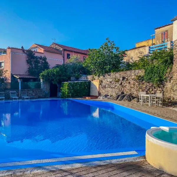 La Mandola eco Hostel, hotel in Capraia