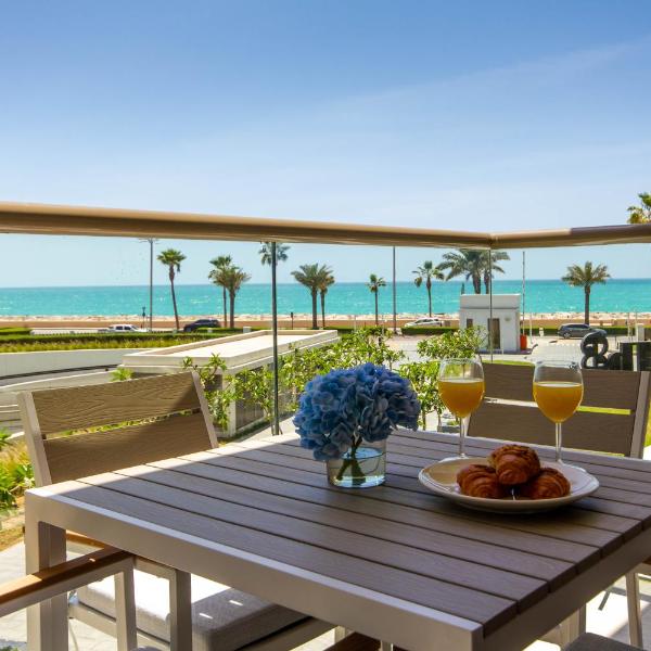 Bespoke Holiday Homes - Palm Jumeirah- 2 Bedroom Sea View with Pool & Beach Access, Th8
