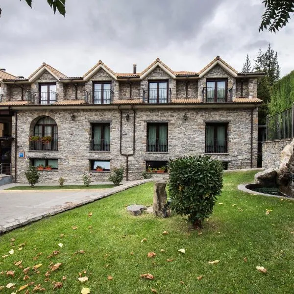 Hotel Villa Virginia, hotel in Sabiñánigo