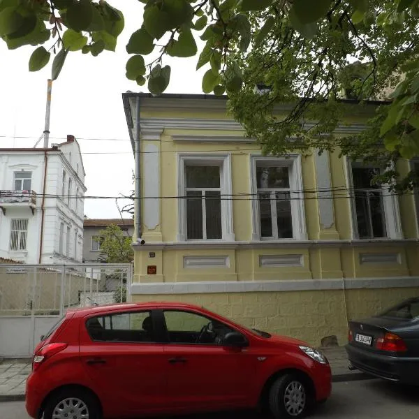 Hostel Rayska Yabalka, hotel in Varna City