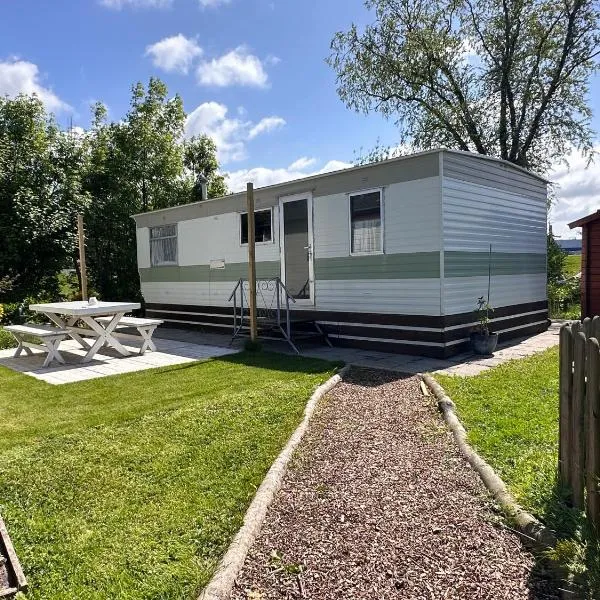 Retro Stacaravans, hotel in Warmond