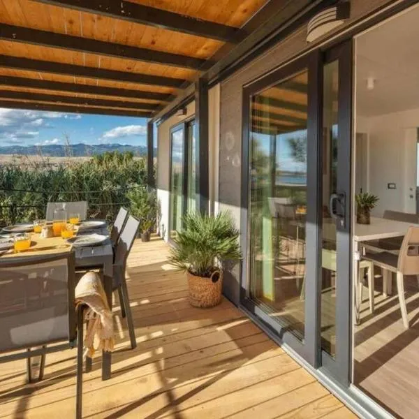 Lavanda Luxury Mobile Home at Terra Park Spiritos camp, hotel in Kolan