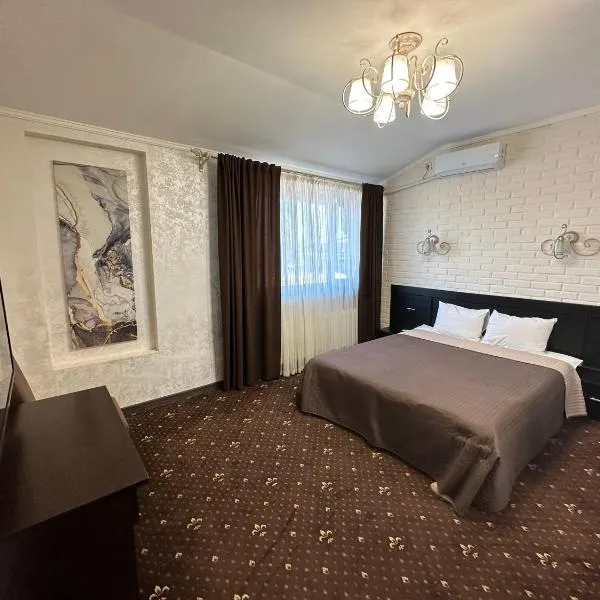 Hotel Merry Club, hotel in Malyye Khutora