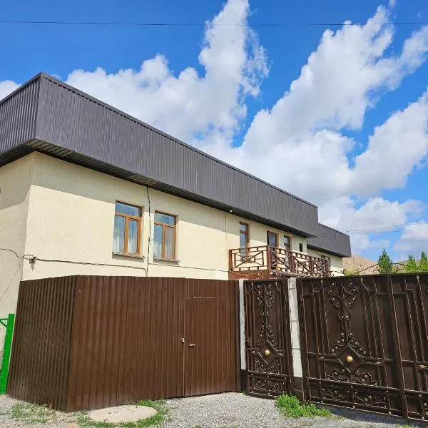 Guest House Tenir Too, hotel en Naryn