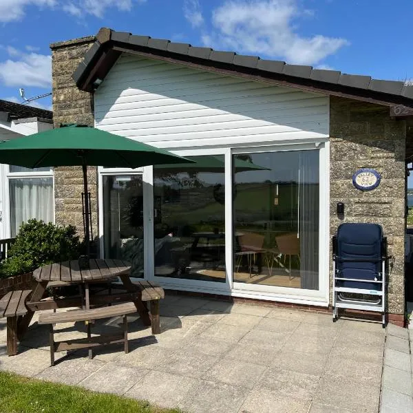 VALLEY VIEW self-catering coastal bungalow in rural West Wight、フレッシュウォーターのホテル