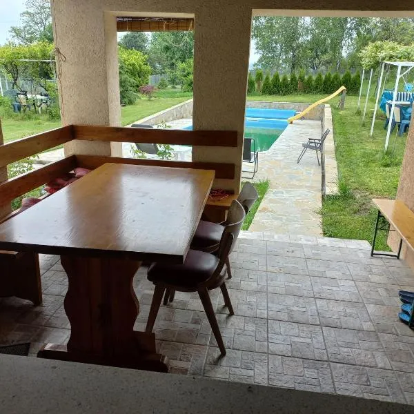 Kuća u selu sa bilijar salom za aktivan odmor, hotel v destinaci Mionica