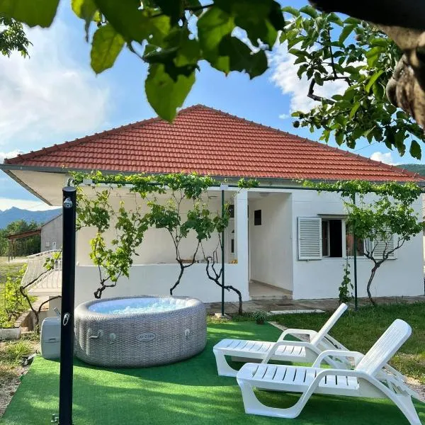 Blue Sky - jacuzzi & wine, hôtel à Ožići