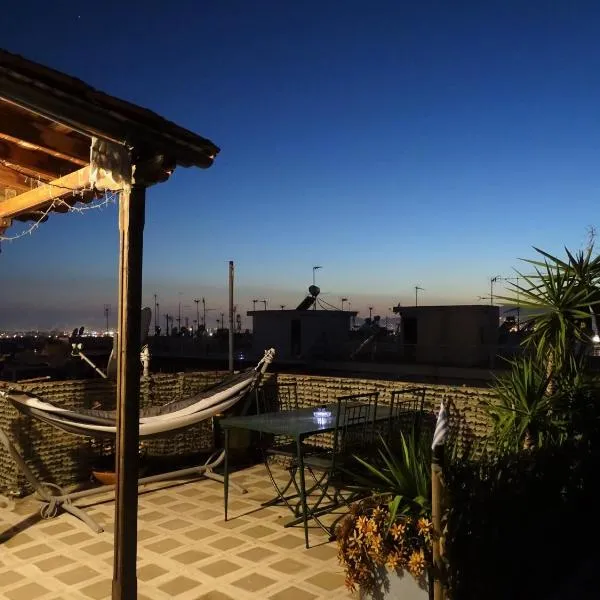 Olympus! Athens! Studio in the Sky!! 20' walk to the Acropolis, hotel en Athens