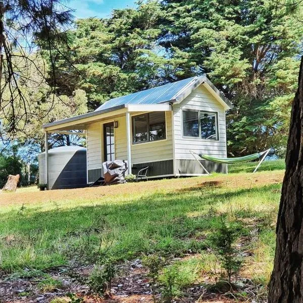 Mornington Peninsula Tiny House - Tiny Stays, hotel in Red Hill