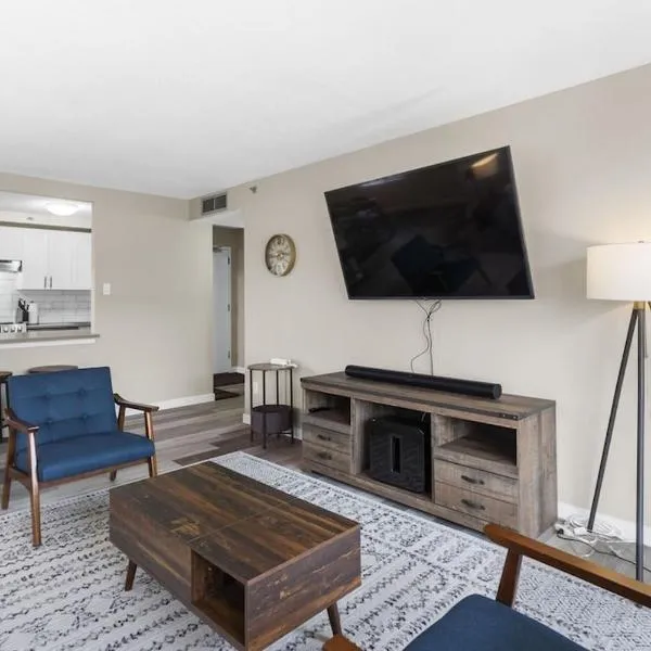 Newly Renovated 2 Bedroom Downtown Saskatoon Condo, hotel in Saskatoon