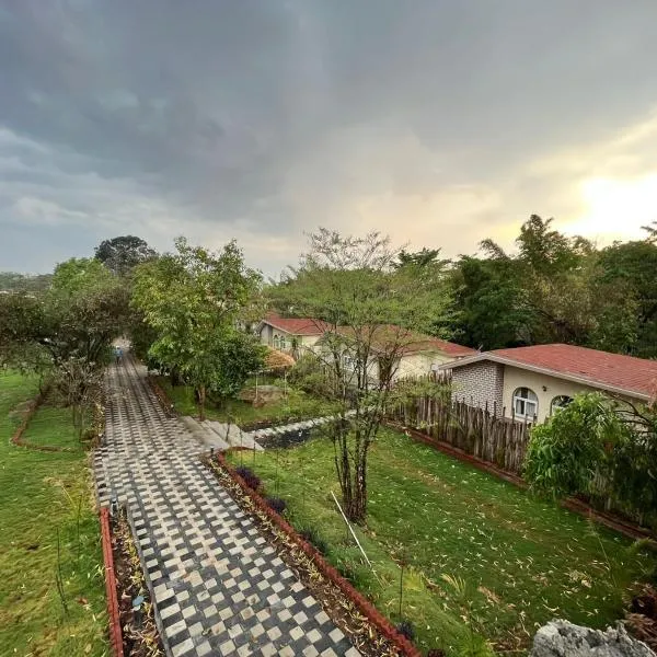Bhil's Kabeela Resort & Spa Kanha, hotel in Dhanwār