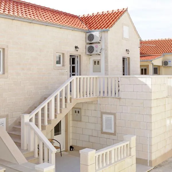 Holiday apartments Lidija, hotel v Boli