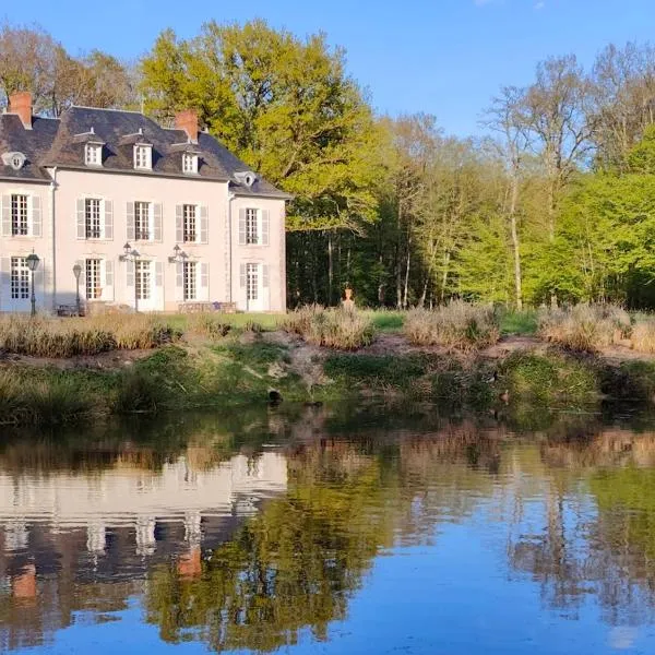 Charnay Plaisance, piscine, les chambres du chocolatier Daniel Mercier, hotel in Vierzon