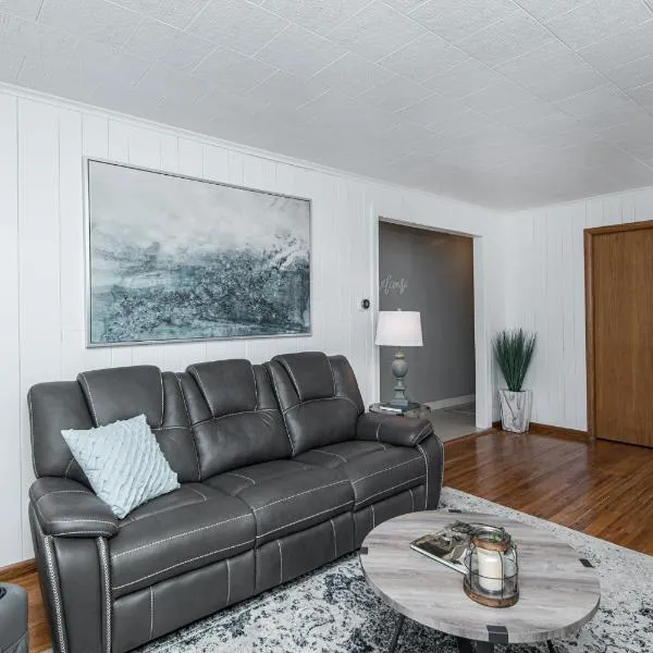 3 bedroom showstopper near Mayo Clinic, hotel in Rochester