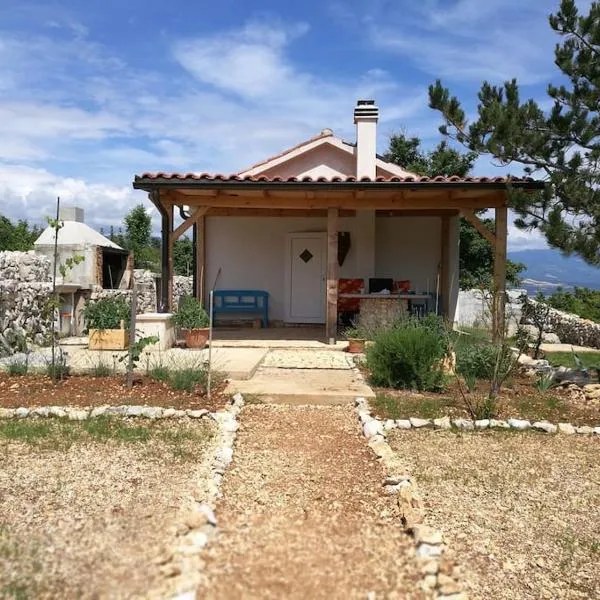 Rare find! Dogs Welcome Secluded Comfy House Krk、シロのホテル