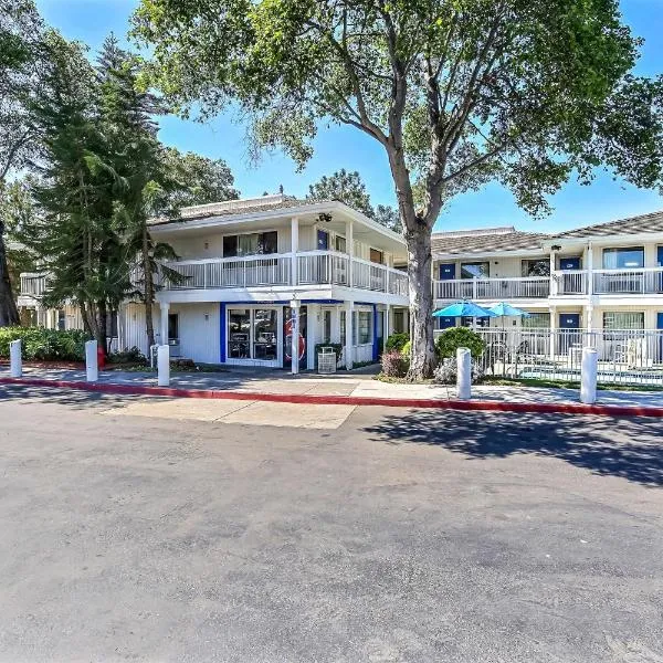 Motel 6-Oakland, CA - Embarcadero, hotel u gradu Ouklend
