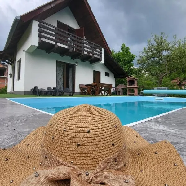 Oaza Mira- kuca sa bazenom, hôtel à Pale