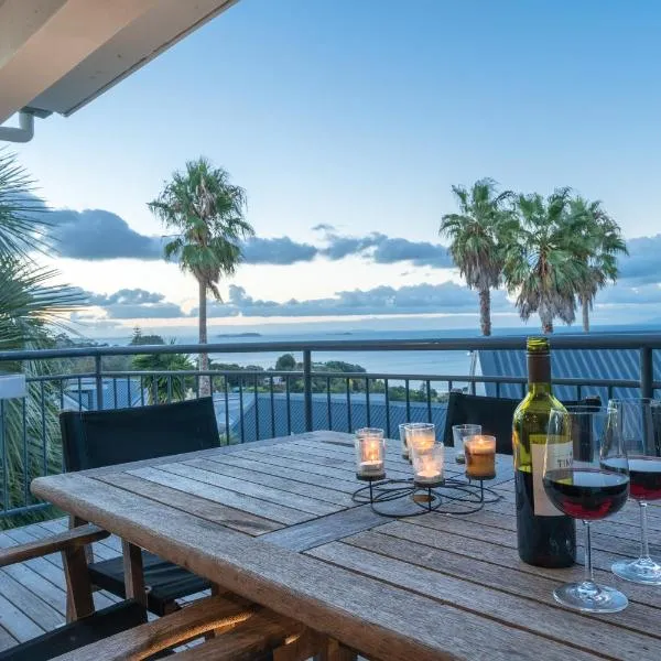 2 Levels of Magnificient Sea Views, hotel in Palm Beach