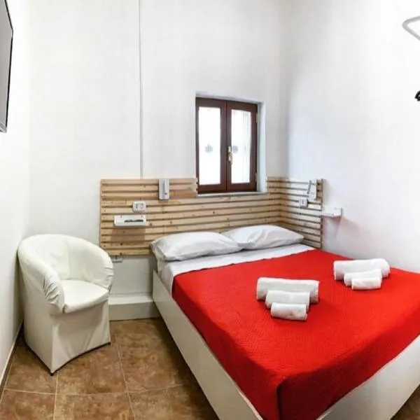 MIRIS home fast and comfortable with self check in 8 minutes walk near Naples airport, готель у Неаполі