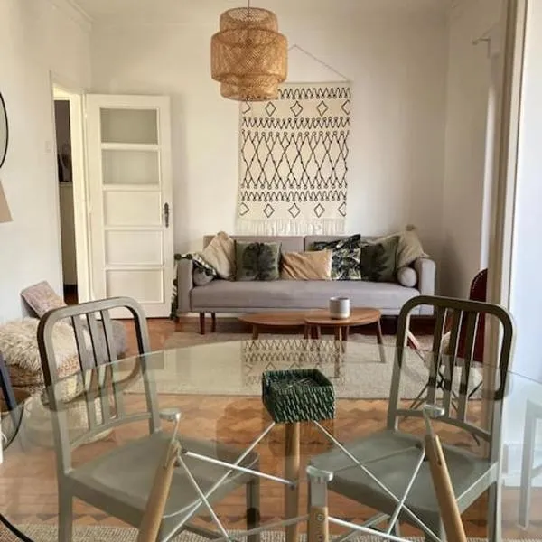 Apartamento bem localizado para famílias & amigos, hotel in Lisbon