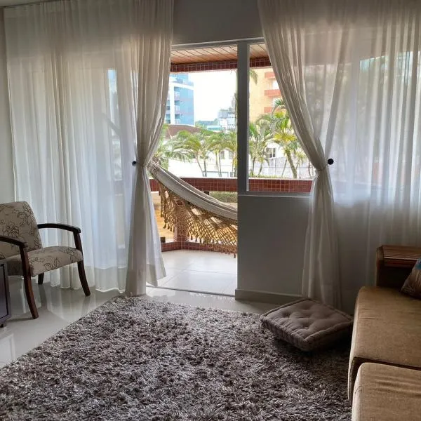 Apto todo equipado em Caiobá há 50m do mar, hotel v destinaci Matinhos