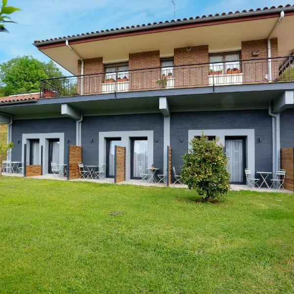 Pension Mendi Azpi Rooms, hotel in Mutriku