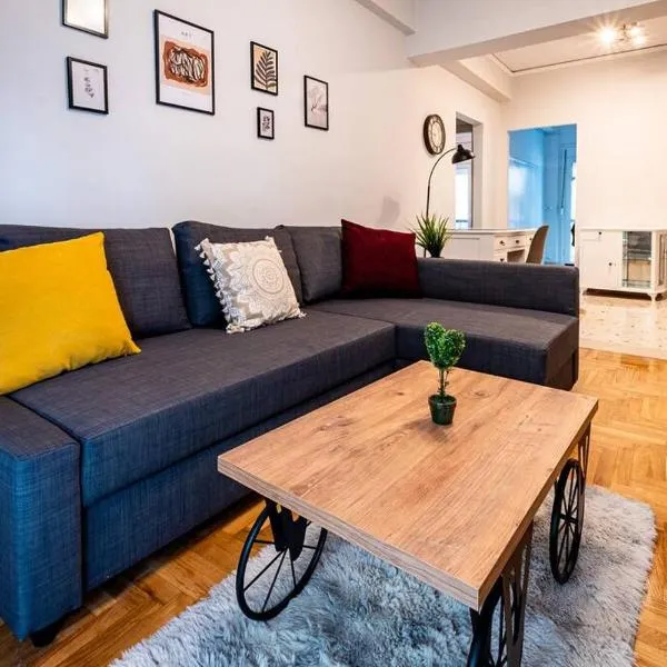 The Athenian Hideaway 2- Bedroom apartment in Thiseio – hotel w Atenach