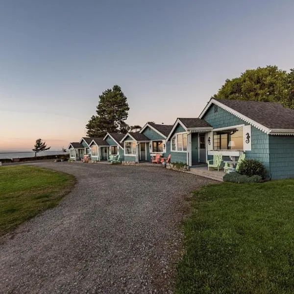 Juan de Fuca Waterfront Hotel & Cottages、スクイムのホテル